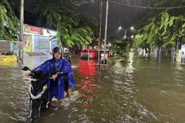 akibat intensitas hujan tinggi sebanyak 44 desa di demak terendam banjir 71439