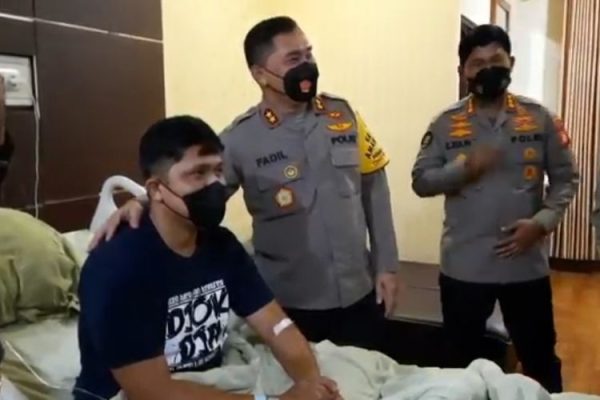 akp rudi polantas yang dikeroyok saat demo 11 april diperbolehkan pulang 46054