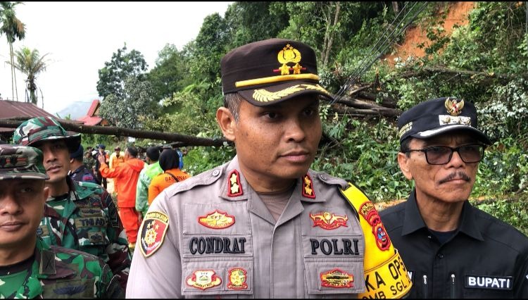 akses jalan sumbar riau lumpuh total akibat longsor di 30 titik di limapuluh kota 68140