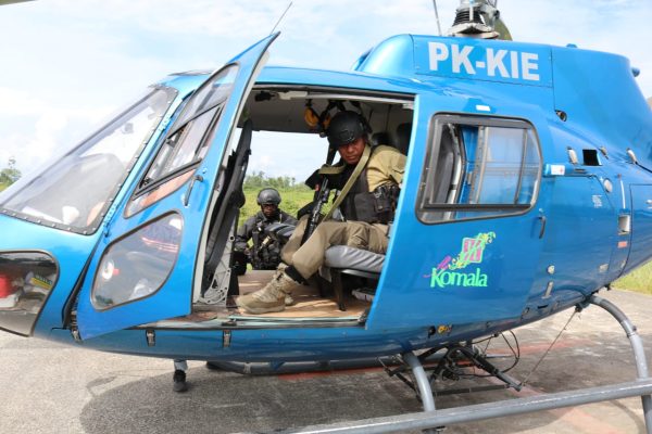 aksi heroik tim damai cartenz berhasil evakuasi karyawan ptt di distrik beoga 21217