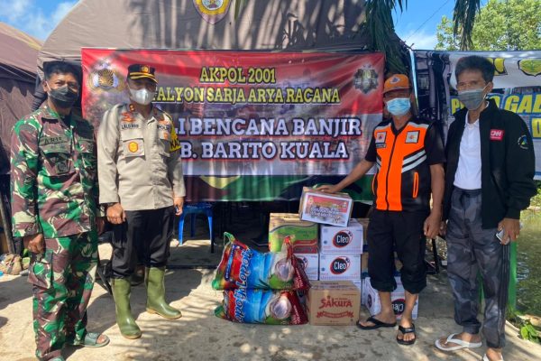 aksi kemanusiaan akpol 2001 bantu korban banjir di kabupaten batola kalsel 33281