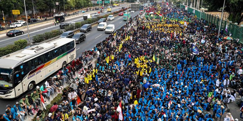 aksi unjuk rasa berjalan damai karena dikawal kepolisian 45874