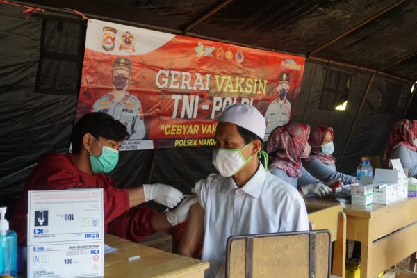 alumni akabri 1989 gelar vaksinasi dan baksos di ponpes tahfidz irhamna bil qur an pandeglang 9812