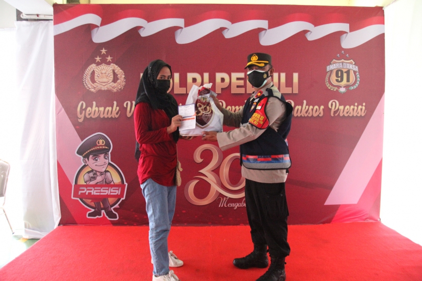 alumni akpol 91 gelar vaksinasi dan baksos sembako di bandara soetta 9388