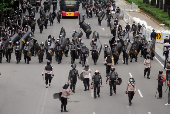 amankan aksi demo aparat gabungan dikerahkan ke dpr dan patung kuda 45836