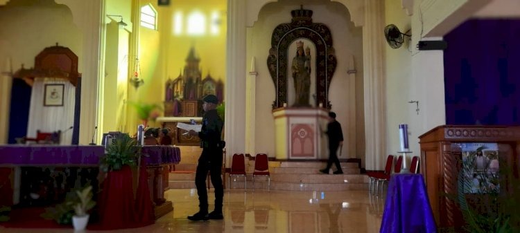amankan semana santa satbrimob detasemen gegana polda ntt gelar deteksi dan sterilisasi di gereja katredal larantuka 71906
