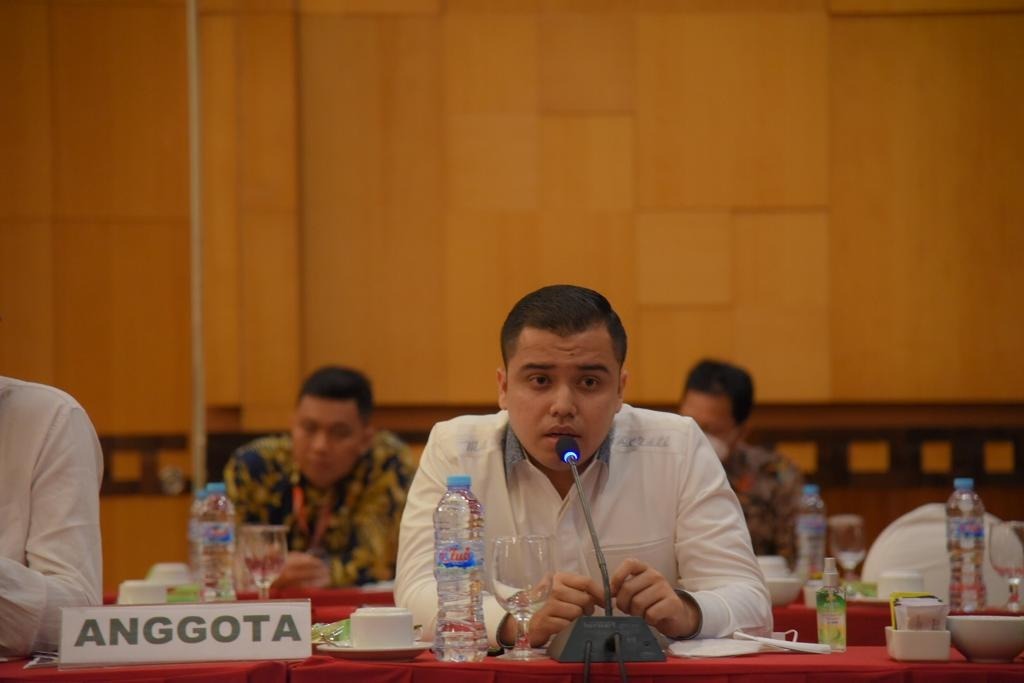anggota komisi iii dpr ri apresiasi kinerja polda riau atas penanganan illegal logging 25018
