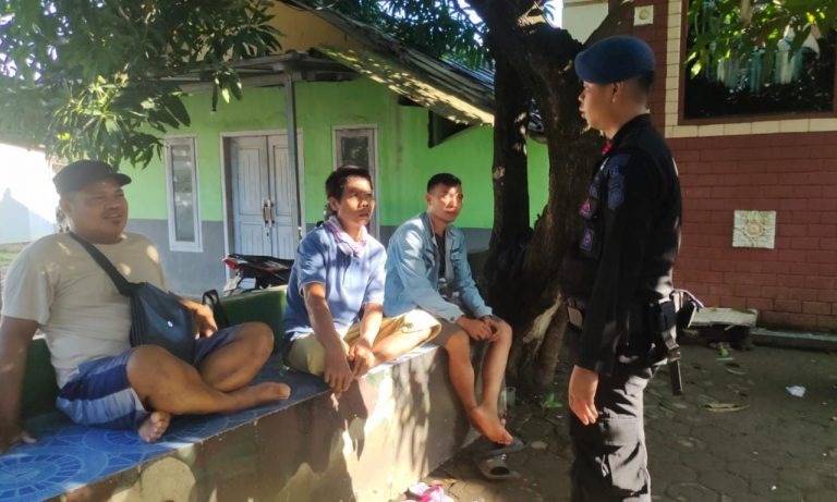 anggota satbrimob polda jabar melaksanakan patroli dan memberikan imbauan harkamtibmas 49592