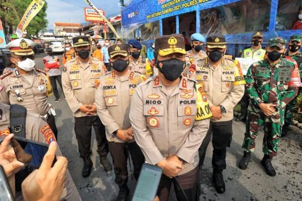anticipate the spread of covid 19 chief of east java regional police checked the insulation post 38847