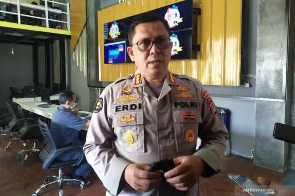 anticipating the increase in covid 19 during the christmas holidays the west java regional police prepares security posts and vaccination outlets 44385