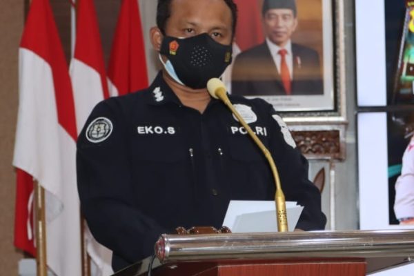 anticipating the spike of covid 19 when christmas and new year central kalimantan regional police carry out preventive activities 44428
