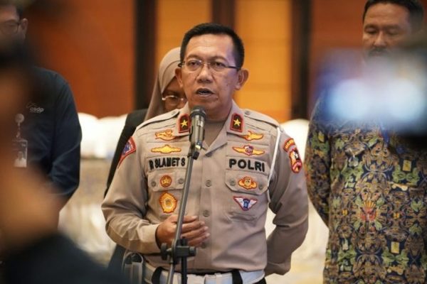 antisipasi bottleneck di tol japek cipali saat arus mudik polri akan lakukan rekayasa penambahan jalur arus balik 72144