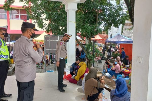 antisipasi kasus penyebaran omicron polisi ingatkan prokes ditempat wisata dan keramaian di majalengka 37253