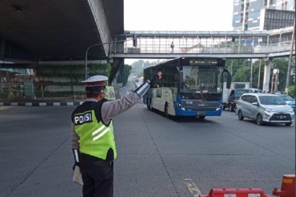 antisipasi kemacetan unjuk rasa buruh polisi siapkan rekayasa lalu lintas di balai kota dki 20373