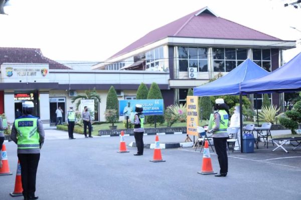 antisipasi lonjakan covid 19 polda sumut gelar simulasi pos pam ops lilin toba 2021 20375