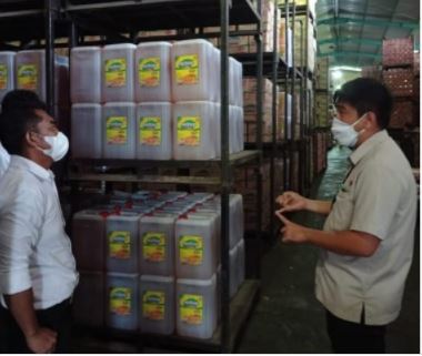 antisipasi penimbunan minyak goreng polda sultra sidak setiap distributor di kota kendari 17713