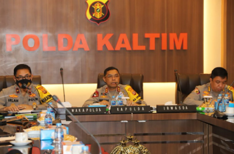 antisipasi unras dan percepatan penanganan covid 19 kapolda kaltim ikuti vicon yang dipimpin wakapolri 32469
