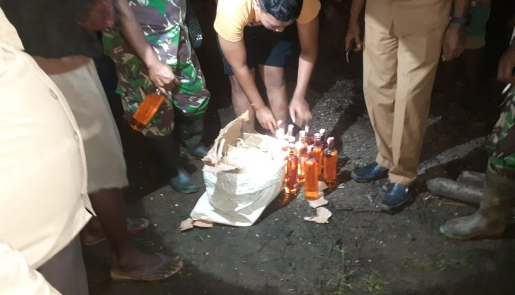 aparat gabungan keamanan berhasil amankan puluhan botol miras di distrik okaba 53516