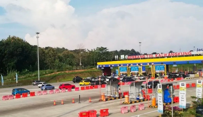 arus mudik di tol kalikangkung semarang masih cukup padat 57161