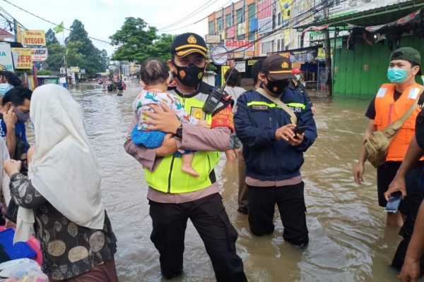 as the state of presence tni inp personnel are mobilized to help flood victims 38651