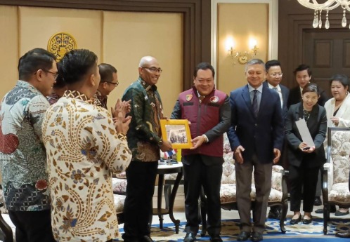 atas penangkapan buronan chaowalit perdana mentri thailand beri penghargaan polri 74966