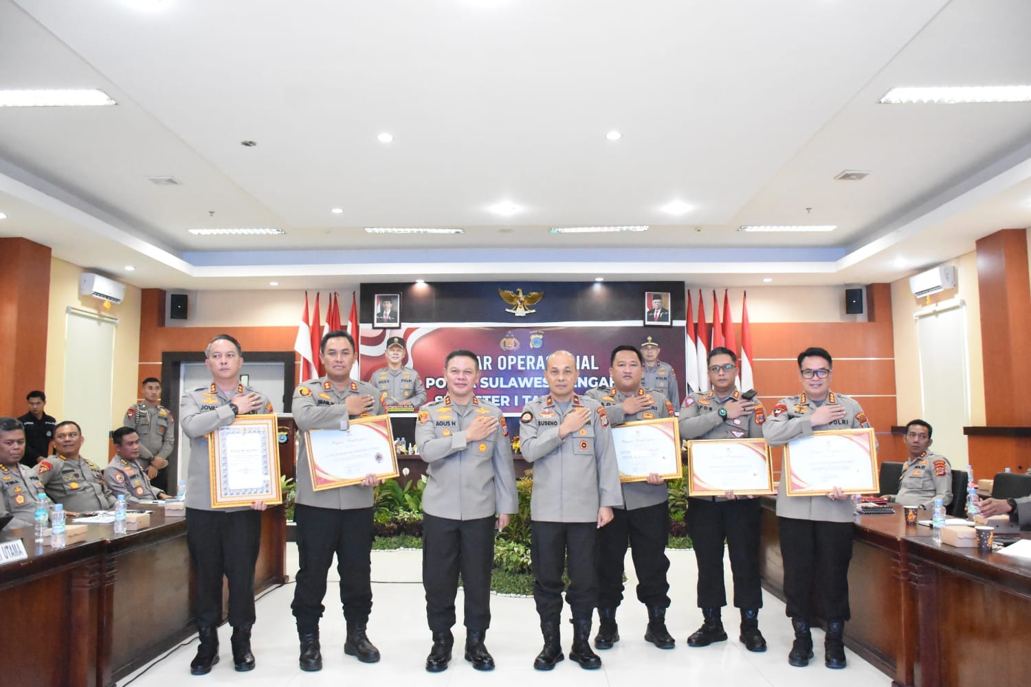 atas prestasinya 5 kapolres dapat penghargaan dari kapolda sulteng 61758