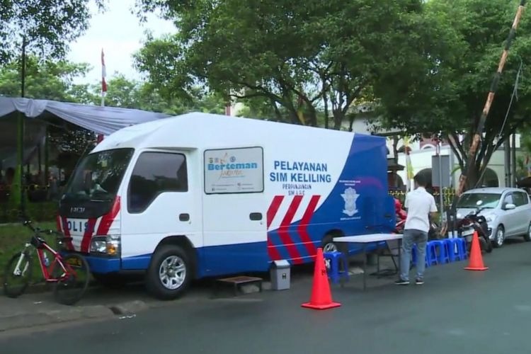 avoiding driving license application crowds directorate of traffic of banten regional police launches mobile driving license service 40681