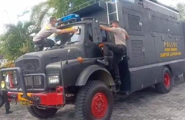avoiding further covid 19 transmission central java regional police prepares water cannon for disinfectant spraying 39196