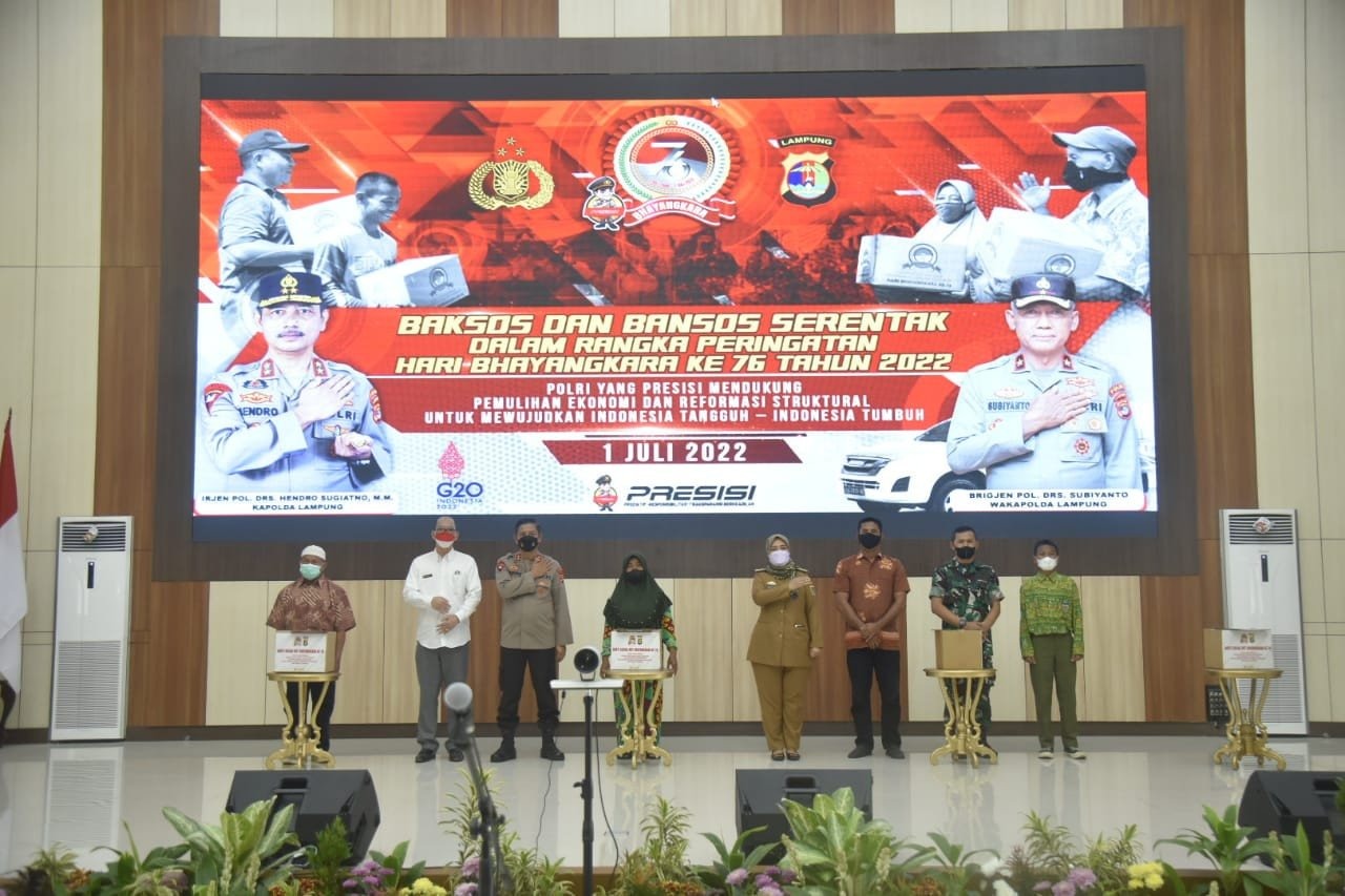baksos religi polda lampung salurkan puluhan ribu paket sembako 47726