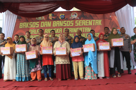 baksos serentak polda sumbar salurkan 500 paket bantuan untuk masyarakat di padang 47705