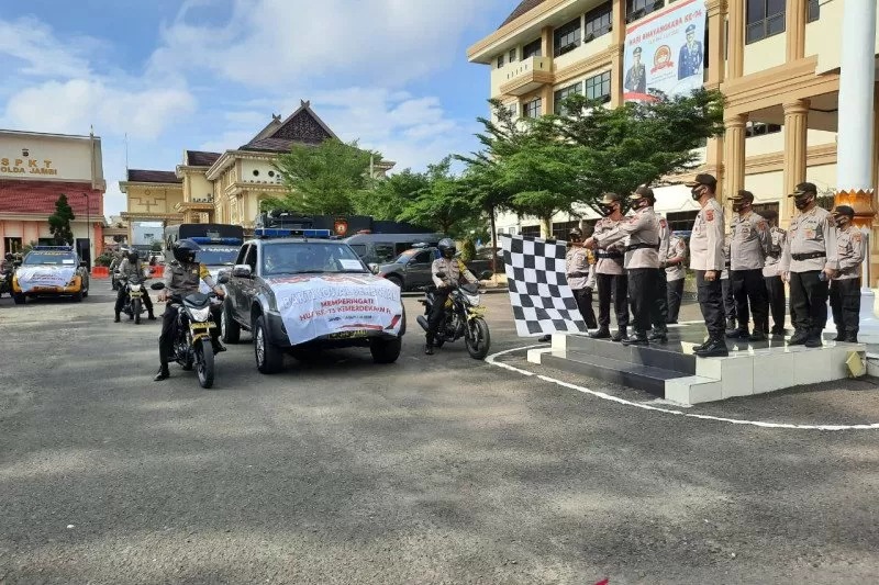 bakti sosial peringati hut kemerdekaan ri polda jambi bagikan 48 ton beras 34962