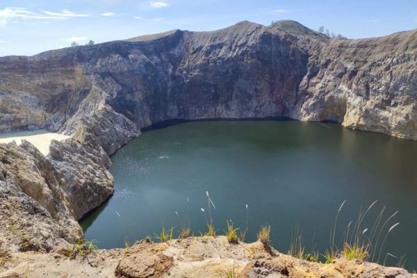 balai taman nasional kelimutu batasi aktivitas kunjungan wisatawan 74466