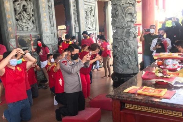 bali police chief visits vihara dharma benoa 44724