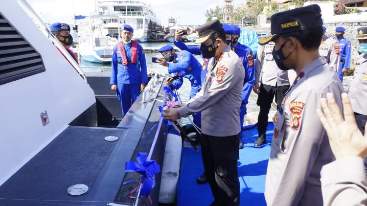 bali regional police chief inaugurates the kp xi 2017 fast hunting ship 43004
