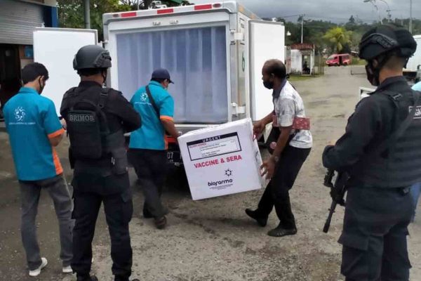 bali regional police strictly controlled the arrival of 26170 astrazeneca vaccine vials to be provided to community 41157