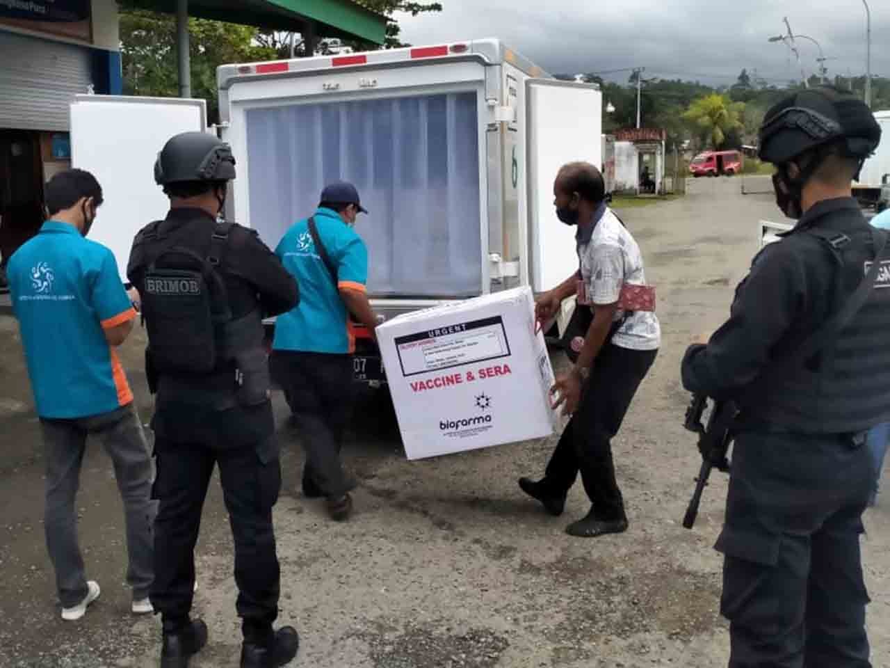 bali regional police strictly controlled the arrival of 26170 astrazeneca vaccine vials to be provided to community 41157