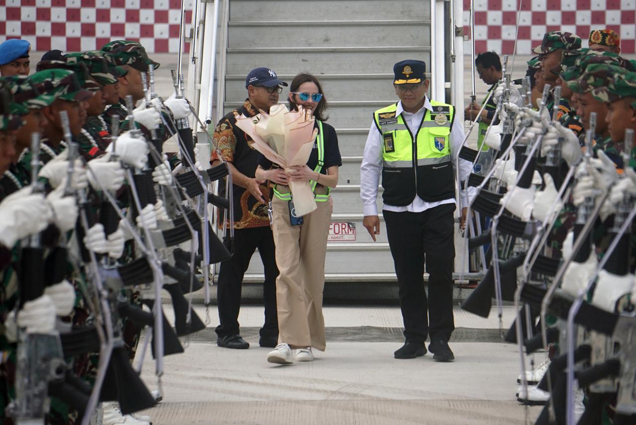 bandara soetta siap sambut delegasi ktt ke 43 asean tidak ada penutupan penerbangan reguler 63061