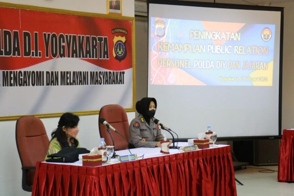 bangun citra positif polda diy gelar pelatihan public relations 37272