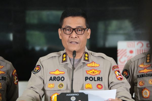 banjir di jakarta polri evakuasi warga prioritas utama penanganan banjir jakarta 36757