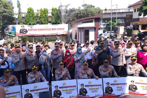 bansos dari kapolri didistribusikan di jakut warga ucap terima kasih 56409