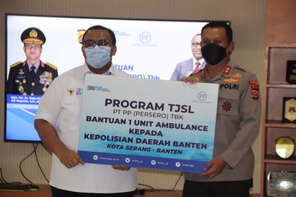banten regional police receive csr ambulance car assistance from pt pp persero tbk 43417