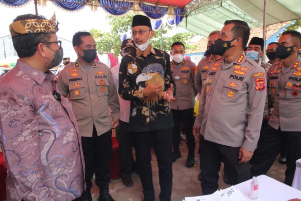 bantu pemerintah dalam percepatan vaksinasi nasional alumni akabri 1999 gelar vaksinasi massal dan baksos di cirebon 24702