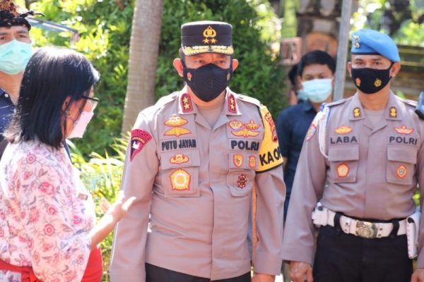 bantu percepatan vaksinasi polda bali bekerjasama dengan dinkes sediakan vaksinasi drive thru untuk 700 driver taksi 30900