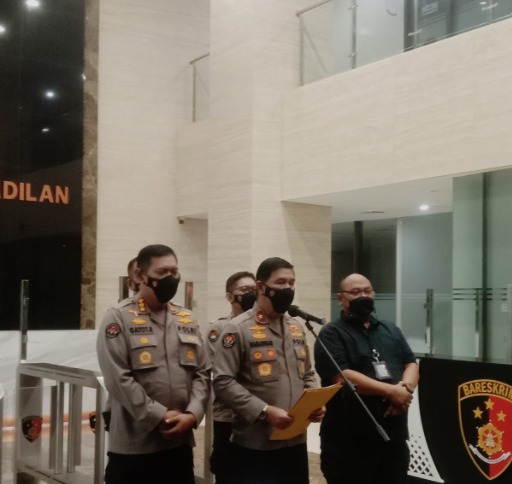 bareskrim menyita handphone akun youtube dan barang milik doni salmanan 94