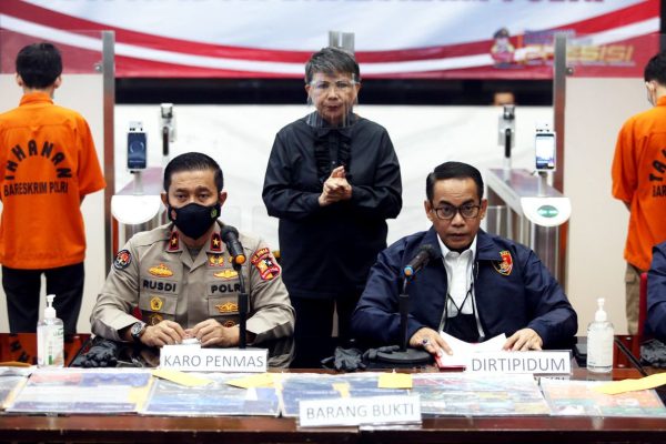 bareskrim polri berhasil ungkap komplotan judi dan pornografi online beromzet rp 45 m 24756