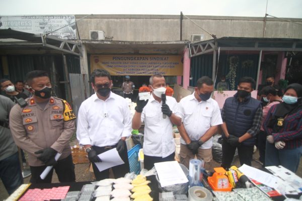 bareskrim polri berhasil ungkap pabrik produksi obat ilegal di kabupaten bogor 23014