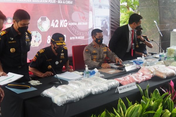 bareskrim polri bersama bea cukai gagalkan peredaran 423 kg sabu dan 85 ribu ekstasi 30941