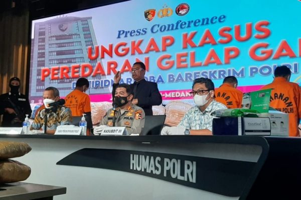 bareskrim polri buru dua dpo dan lokasi ladang ganja jaringan aceh jakarta 25160