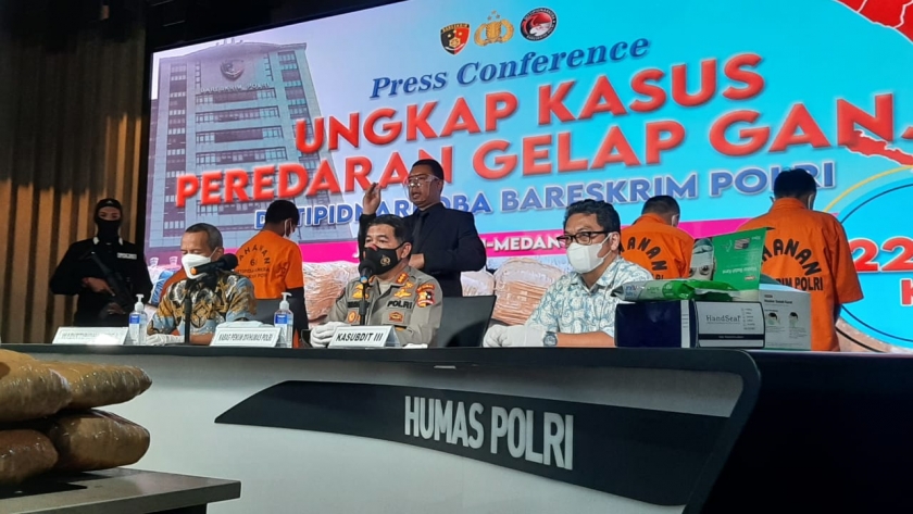 bareskrim polri buru dua dpo dan lokasi ladang ganja jaringan aceh jakarta 25160