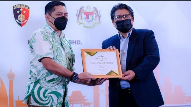 bareskrim polri received an award from a malaysian company 45811